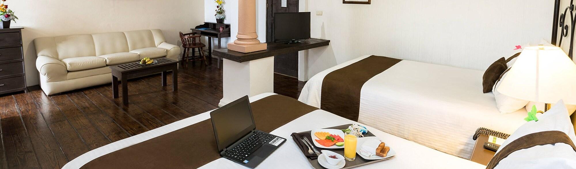 Hotel Mision Plaza De Convenciones 4*