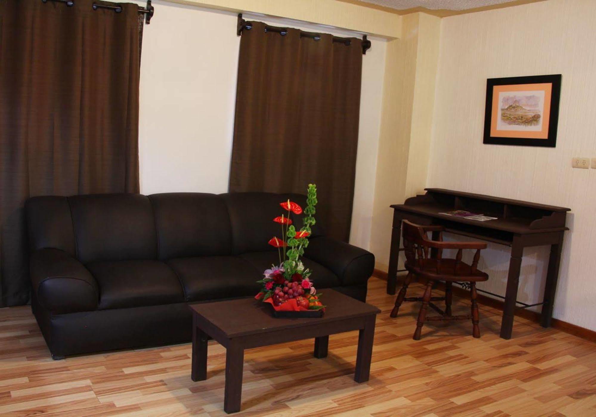 Hotel Mision Plaza De Convenciones 4*